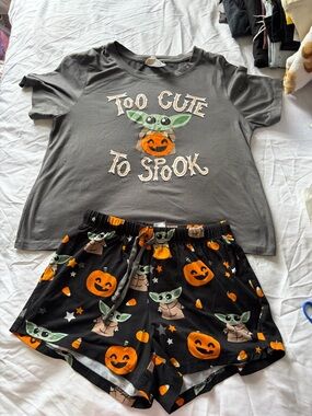 Star Wars Women's Gray & Black Halloween Baby Yoda Pajama Set